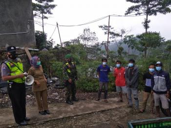 Anggota Koramil 02 Watumalang MelaksanakanÂ  Prokes PPKM